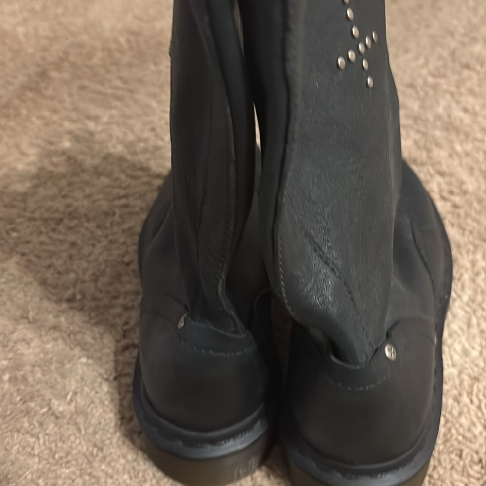 Boots - Picture 4 of 5